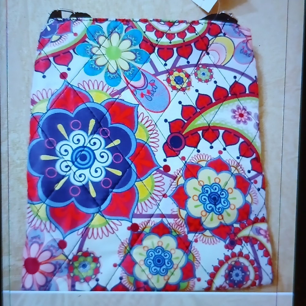 🚫‼️ SOLD 🚫‼️Viscose floral nylon small crossbody / fanny pack bag - Picture 3 of 5